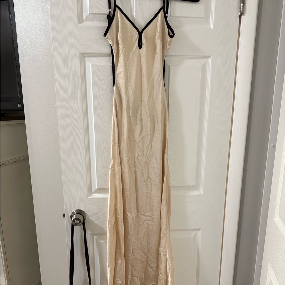 Fashion nova dress never worn